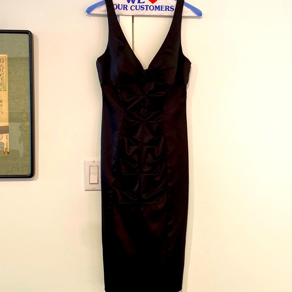 Cache size 10 little black dress with ruche front and back. - Picture 2 of 8